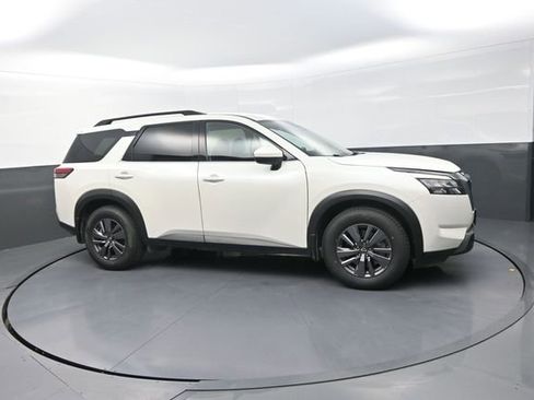 Used 2023 Nissan Pathfinder SV AWD/4WD image 38