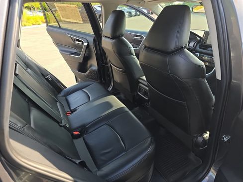 Used 2020 Toyota RAV4 XLE w/ Convenience Package AWD/4WD image 14