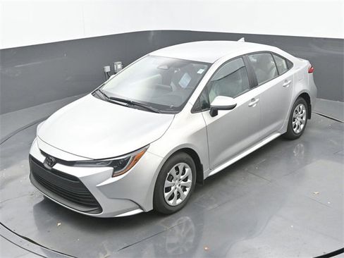 Used 2026 Toyota Corolla LE image 30