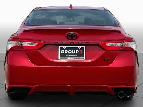 Used 2020 Toyota Camry SE FWD image 5