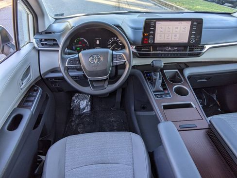 Used 2021 Toyota Sienna LE w/ LE Plus Package FWD image 19