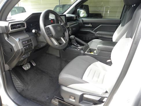 Used 2024 Toyota Tacoma 4x4 Double Cab image 17