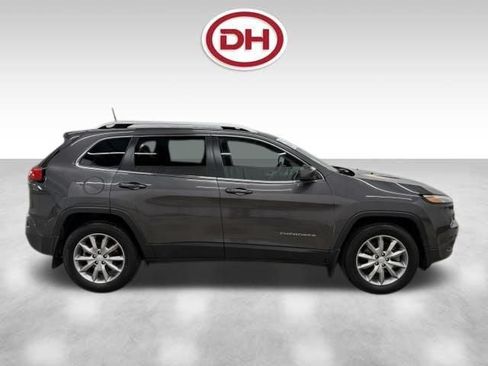 Used 2018 Jeep Cherokee Limited AWD/4WD image 2