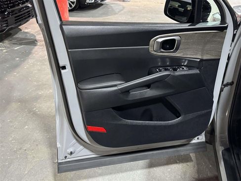 Used 2023 Kia Sorento S w/ Panoramic Sunroof Package image 15