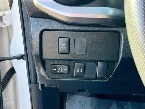 Used 2022 Toyota Tacoma SR5 w/ Technology Package image 10