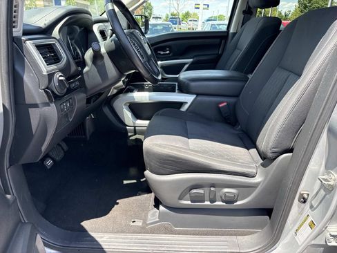 Used 2018 Nissan Titan SV w/ SV Convenience Package AWD/4WD image 29
