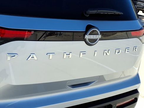 New 2025 Nissan Pathfinder SV image 10