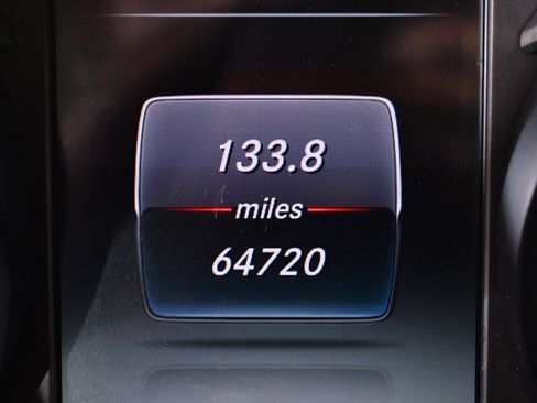 Used 2018 Mercedes-Benz GLC 300 4MATIC image 27