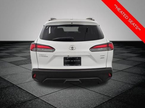 Used 2023 Toyota Corolla Cross XLE w/ Convenience Package image 5