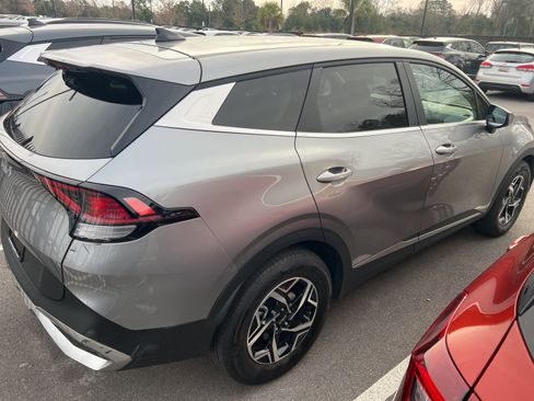 Used 2025 Kia Sportage LX image 9