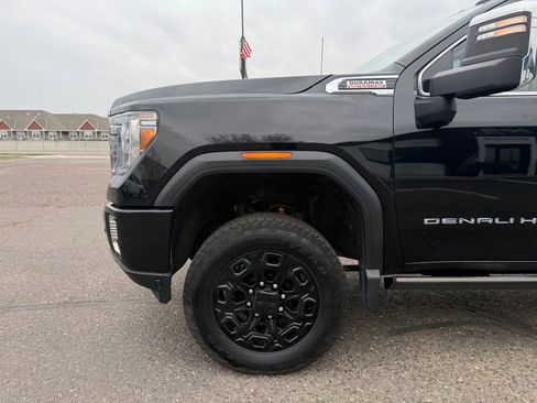 Used 2022 GMC Sierra 2500 Denali w/ Denali Black Diamond Edition AWD/4WD image 10