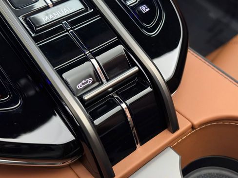 New 2026 Aston Martin V8 Vantage Roadster RWD image 28