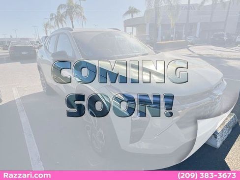 Used 2024 Chevrolet Trax RS w/ Sunroof Package FWD image 1