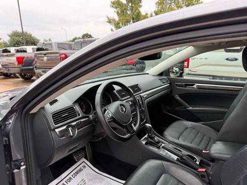 Used 2018 Volkswagen Passat 2.0T SEL Premium FWD image 6