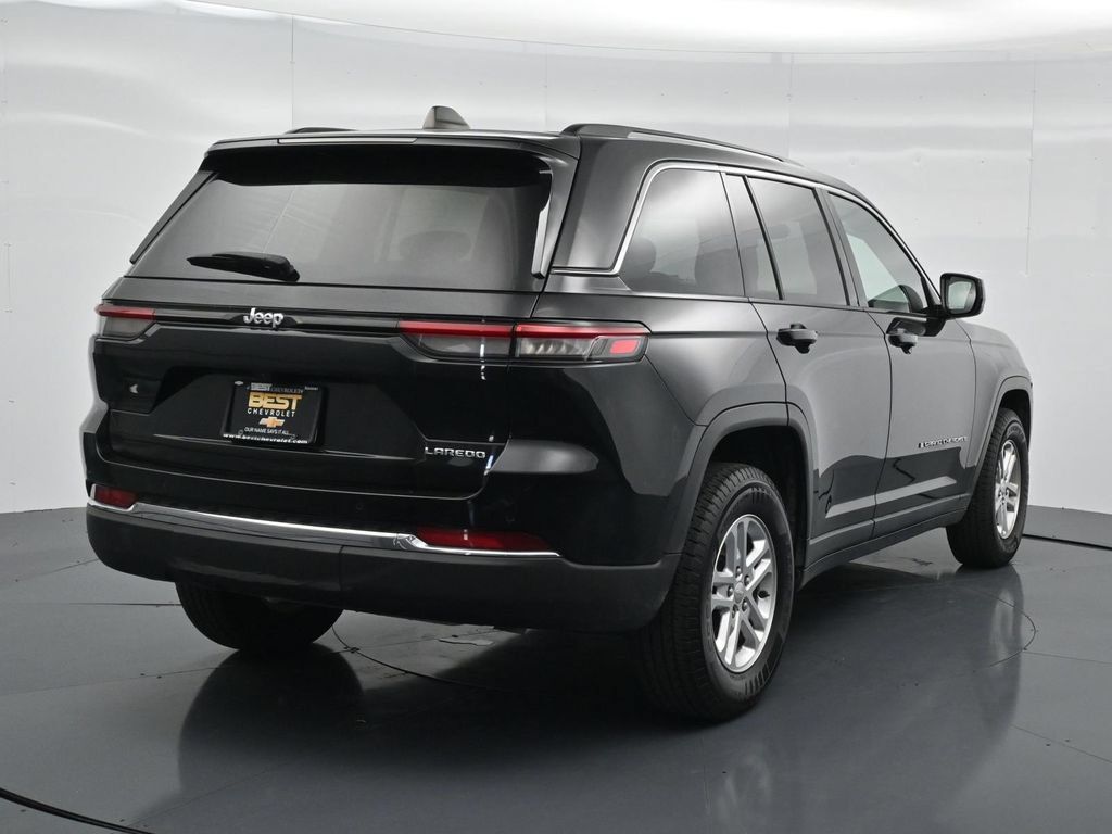 Used 2023 Jeep Grand Cherokee Laredo RWD image 7