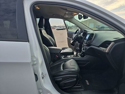 Used 2018 Jeep Cherokee Limited w/ High Altitude Package image 10