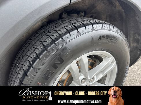 Used 2022 Ford Explorer XLT w/ Equipment Group 202A AWD/4WD image 16