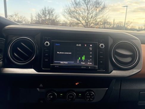 Used 2018 Toyota Tacoma SR5 image 26