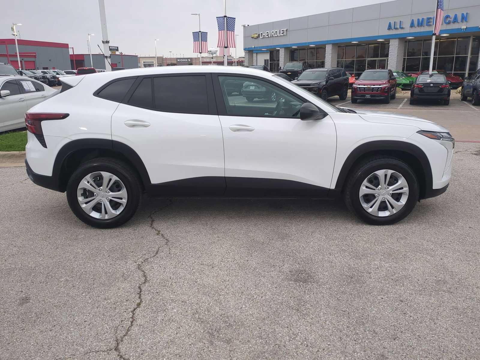 Used 2025 Chevrolet Trax LS w/ Driver Confidence Package FWD image 9