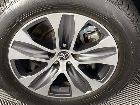 Used 2022 Toyota Highlander XLE image 35