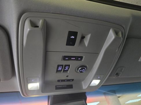 Used 2015 Chevrolet Suburban LTZ image 37