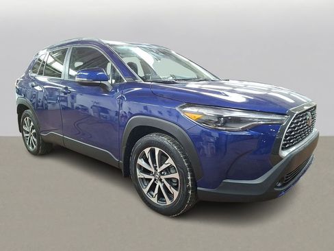 Used 2023 Toyota Corolla Cross XLE image 2