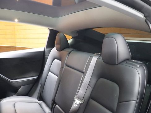 Used 2021 Tesla Model Y Long Range image 43