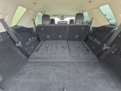 Used 2025 Nissan Pathfinder SL AWD/4WD image 12