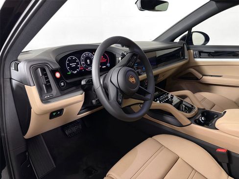 Used 2026 Porsche Cayenne Coupe AWD/4WD image 4