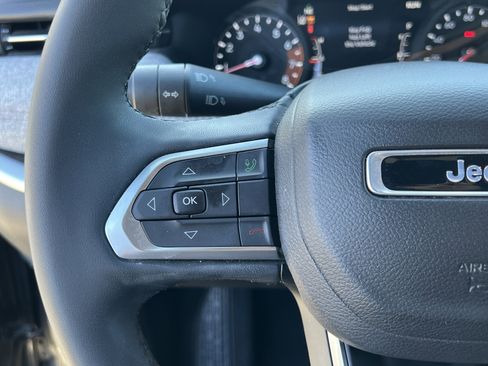 Used 2023 Jeep Compass Latitude image 19