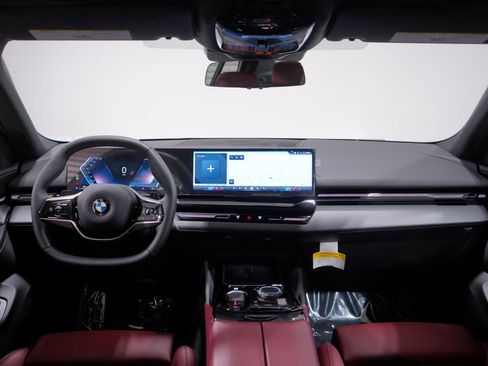 Used 2025 BMW 530i image 10