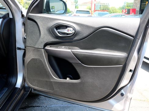 Used 2020 Jeep Cherokee Limited image 51