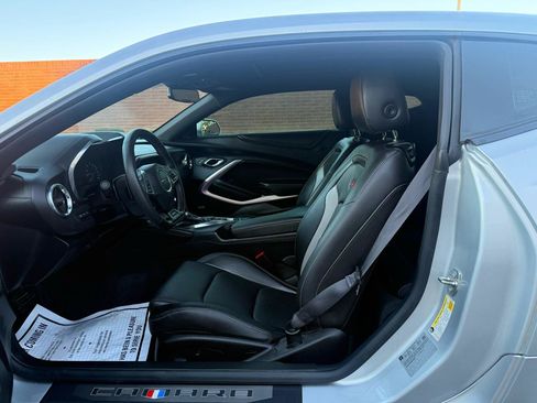 Used 2017 Chevrolet Camaro SS RWD image 9