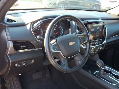Used 2023 Chevrolet Traverse LT image 25
