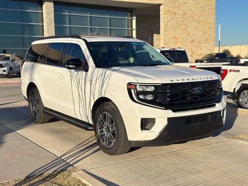 New 2025 Ford Expedition Active image 46