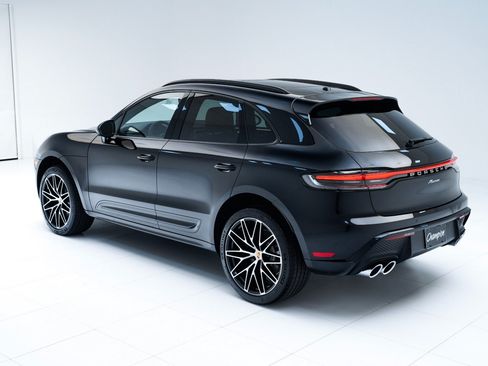Certified 2026 Porsche Macan AWD/4WD image 3