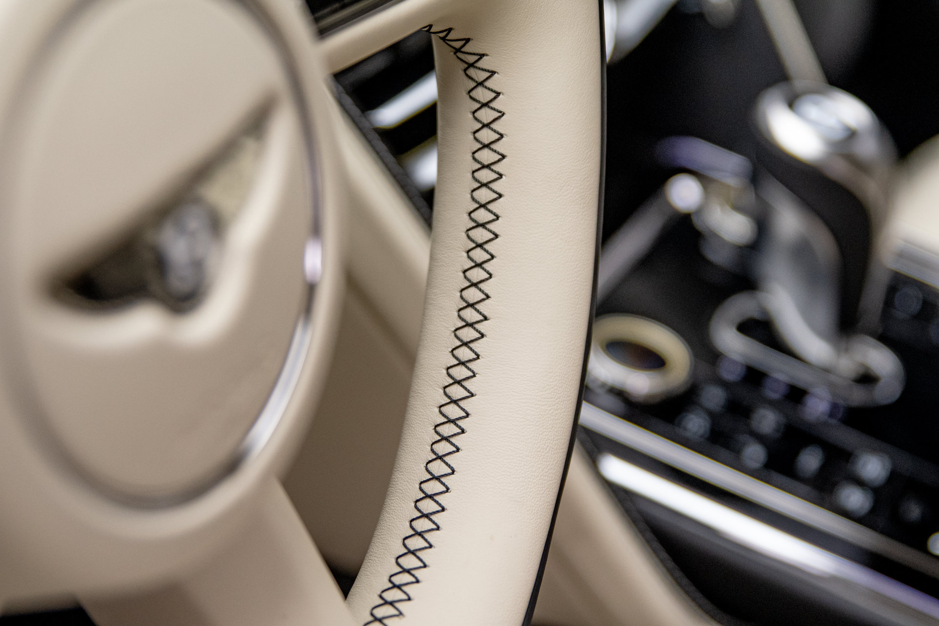 New 2026 Bentley Flying Spur V8 AWD/4WD image 14