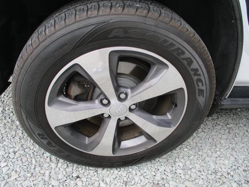 Used 2019 Jeep Cherokee Limited image 32