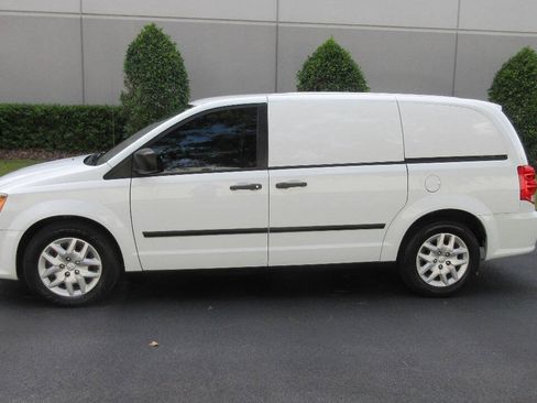 Used 2014 RAM C/V Tradesman FWD image 2
