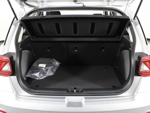 Certified 2026 Hyundai Venue SE FWD image 18