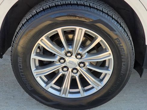 Used 2017 Cadillac XT5 Luxury w/ Driver Awareness Package AWD/4WD image 37