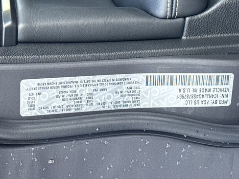 New 2025 Jeep Grand Cherokee L Laredo image 31