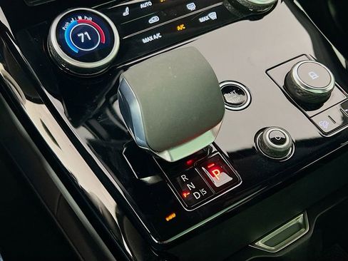 Used 2023 Land Rover Range Rover Sport SE Dynamic image 5