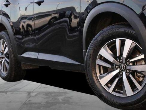 Used 2024 Nissan Pathfinder SL image 3