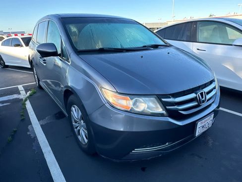 Used 2016 Honda Odyssey SE image 3