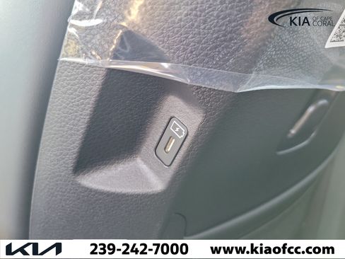 New 2026 Kia Carnival FWD image 15