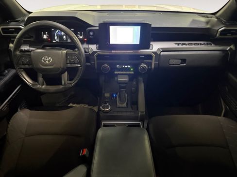 Used 2025 Toyota Tacoma SR5 AWD/4WD image 17