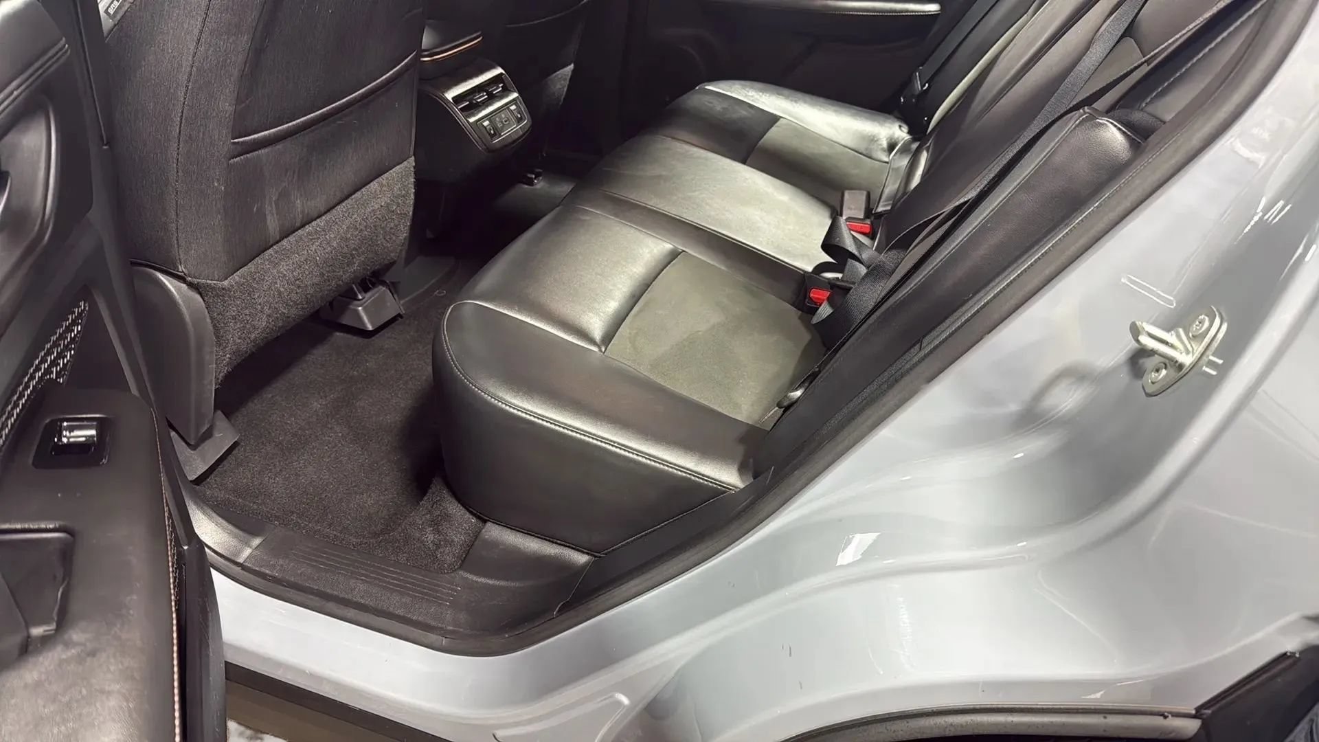 Used 2024 Nissan Ariya FWD image 11