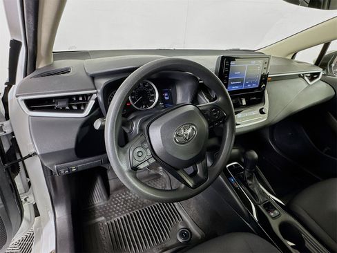 Used 2022 Toyota Corolla LE image 9