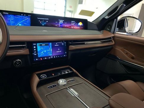 New 2026 Lincoln Navigator L Reserve AWD/4WD image 16